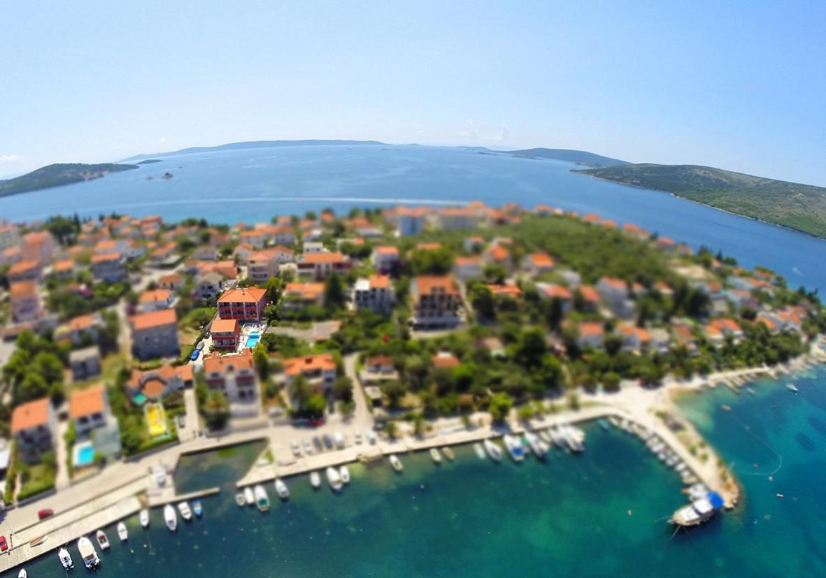 Apartments Stina Seget Vranjica Esterno foto