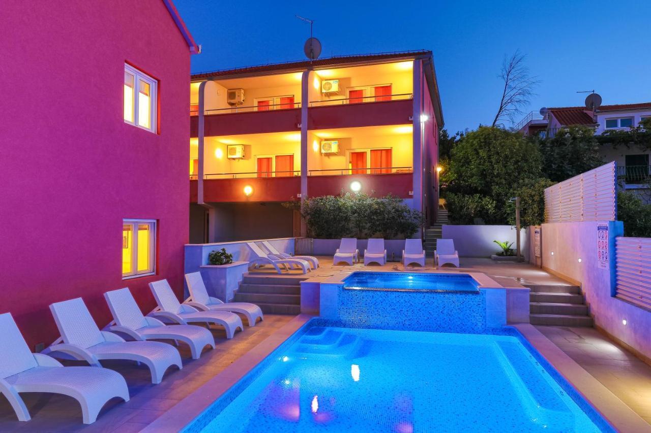 Apartments Stina Seget Vranjica Esterno foto